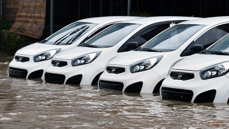 Những lưu ý và cách xử lý khi xe ô tô bị ngập nước carvina 1